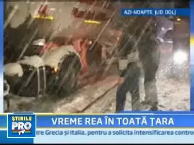 Iarna de cosmar pe soselele tarii! Traficul rutier blocat