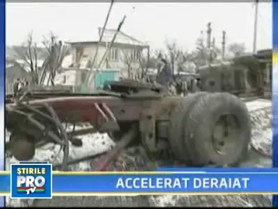 Basculanta spulberata de un tren accelerat! Soferul a murit pe loc!