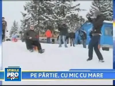 Zeci de turisti pe partii! Printre ei, si premierul Boc