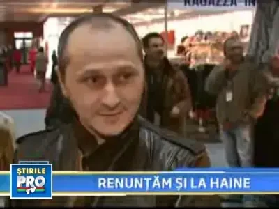 Nu mai sunt bani nici macar pentru hainele cu pret de producator!