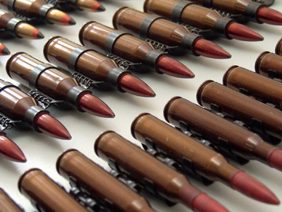 Arsenal de razboi gasit asupra unei tinere de 23 de ani