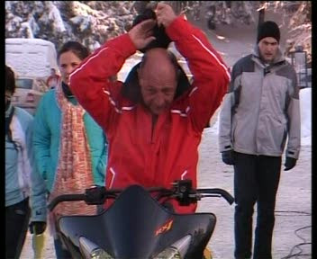 Traian Basescu si-a scos snowmobilul la plimbare. In Predeal