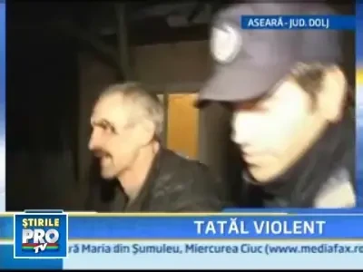 Ametit de bautura, si-a atacat fiica cu un cutit