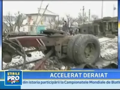 Basculanta spulberata de un tren accelerat! Soferul a murit pe loc!