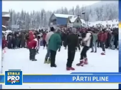 Traian Basescu si-a scos snowmobilul la plimbare. In Predeal