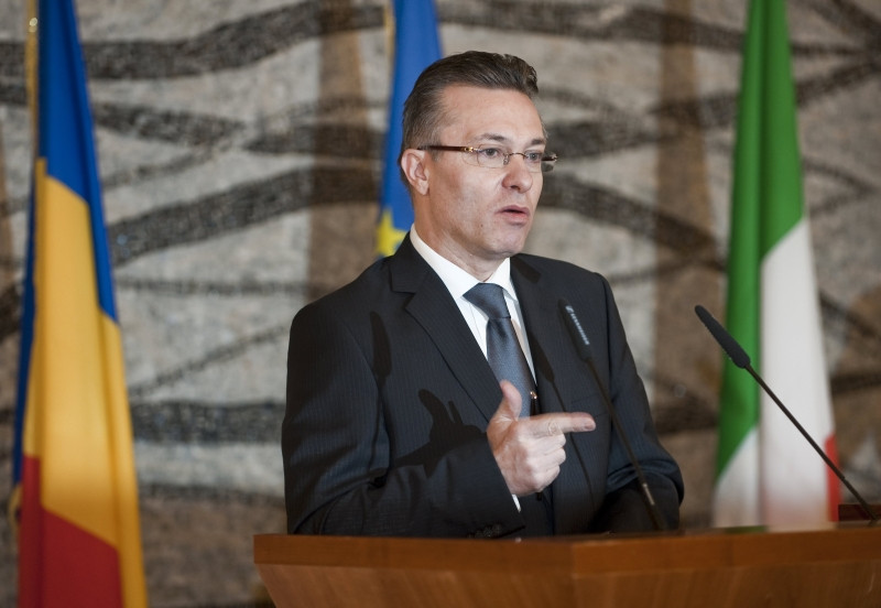 Cristian Diaconescu a premiat echipa care a castigat procesul de la Haga