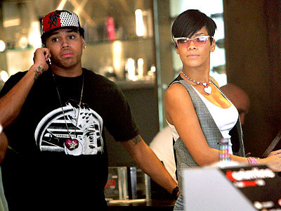 Rihanna i-a facut un cantec nou lui Chris Brown!