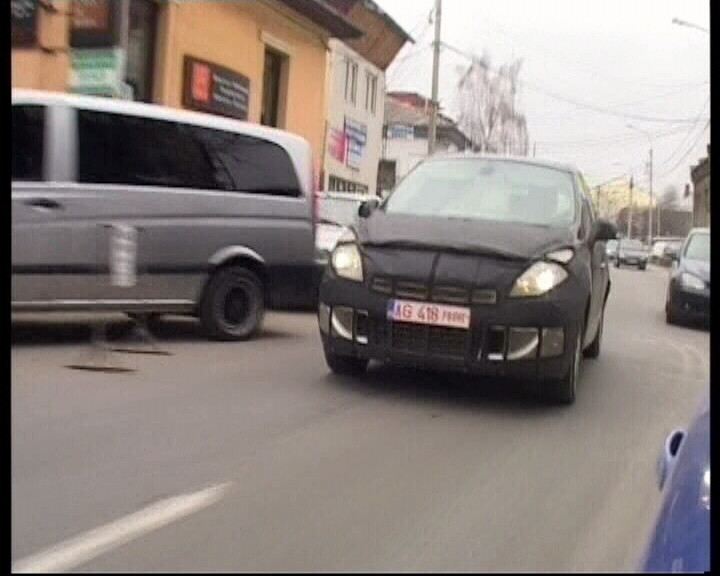 Surse din randul oficialilor Dacia: vehiculul filmat este un model Renault