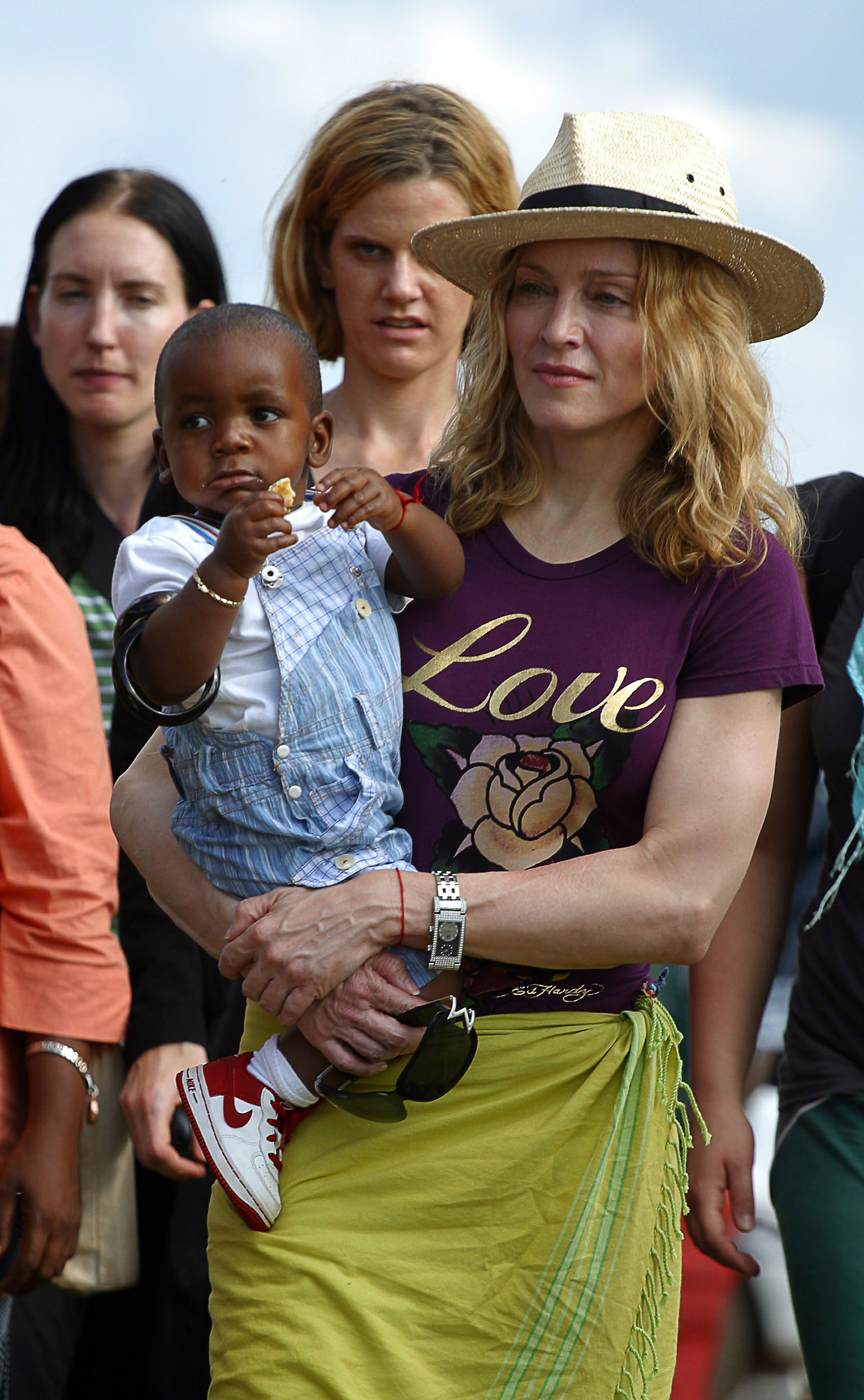 Madonna a depus actele pentru adoptia unui copil din Malawi