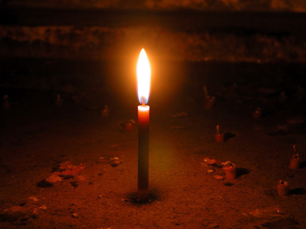 A plecat de la parastas si a ajuns ea insasi in mormant