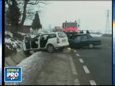 Opt persoane, din care cinci baschetbalisti, ranite intr-un accident pe DN7