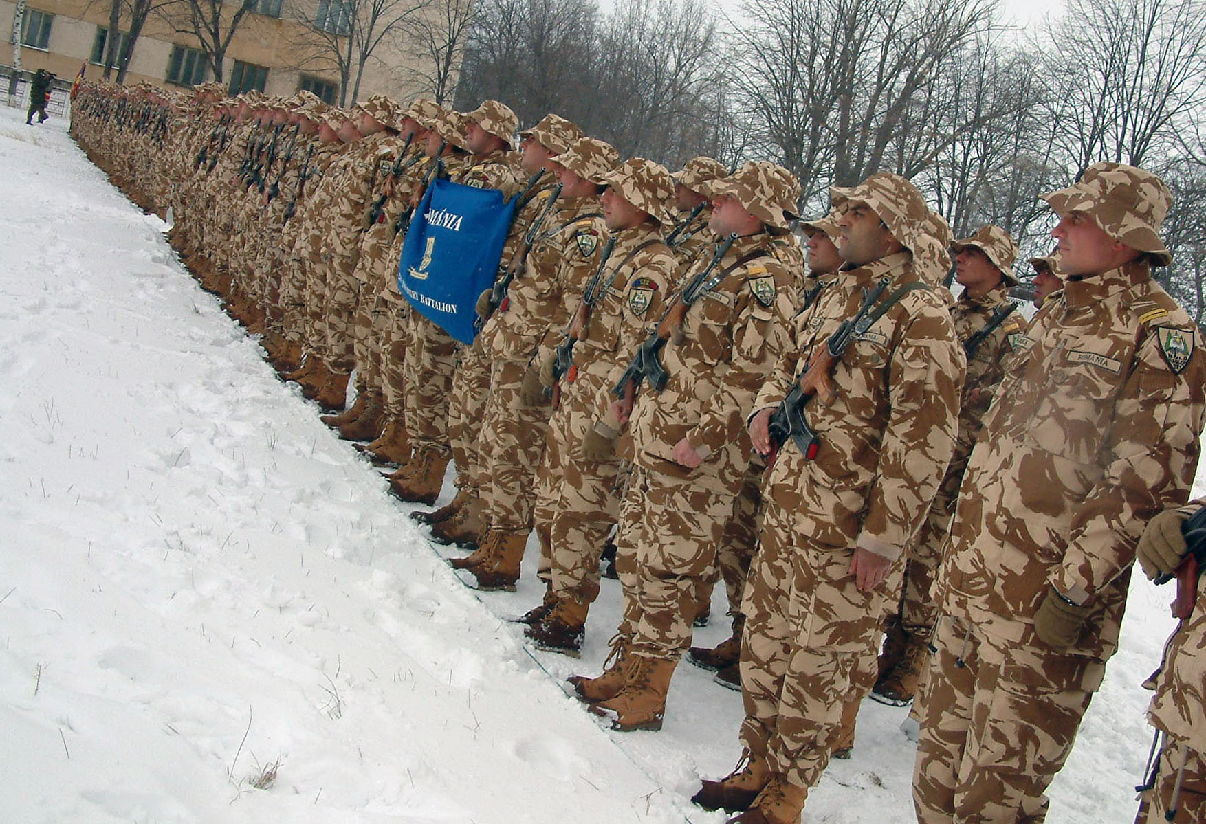 Jandarmii romani dau lectii in Afganistan. Ii invata pe politistii locali meserie