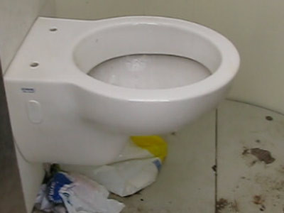 Investitii halucinante in scolile din Galati! Bani aruncati in WC-uri