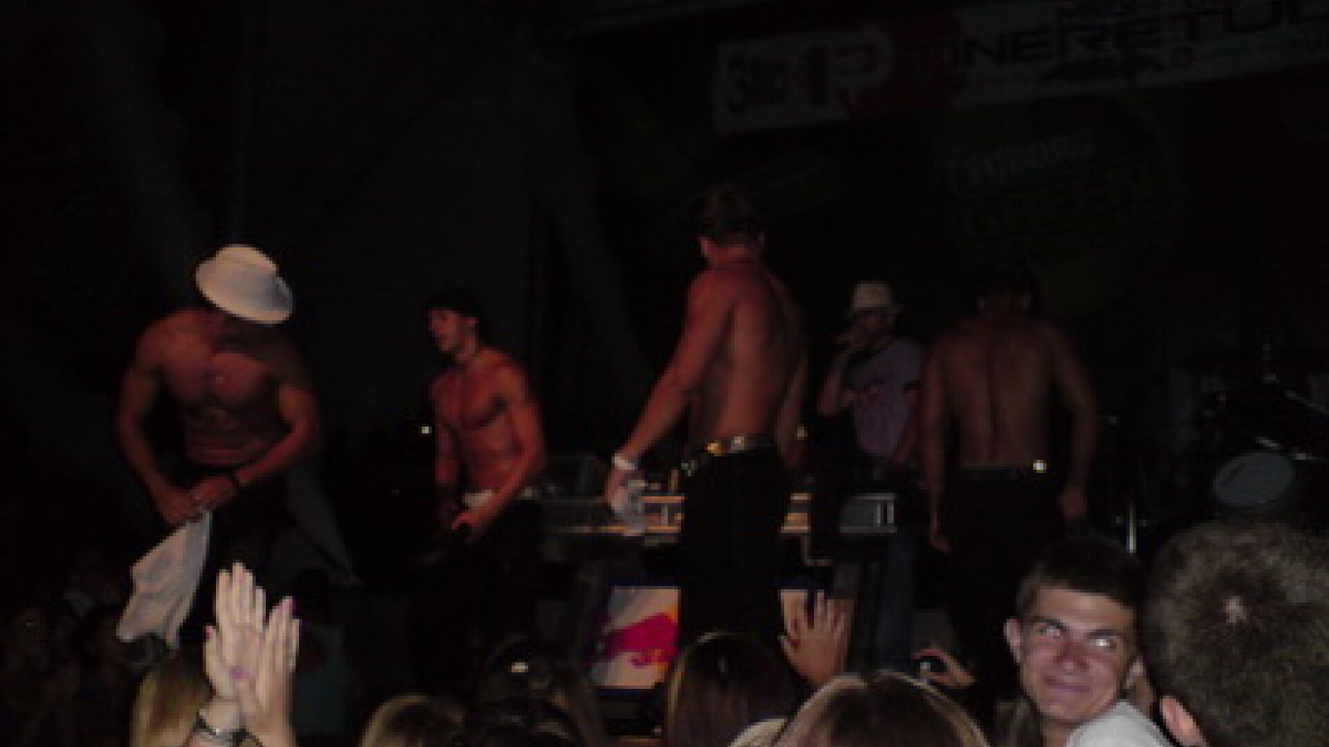 Martisor fierbinte de la Flamingo Boys!