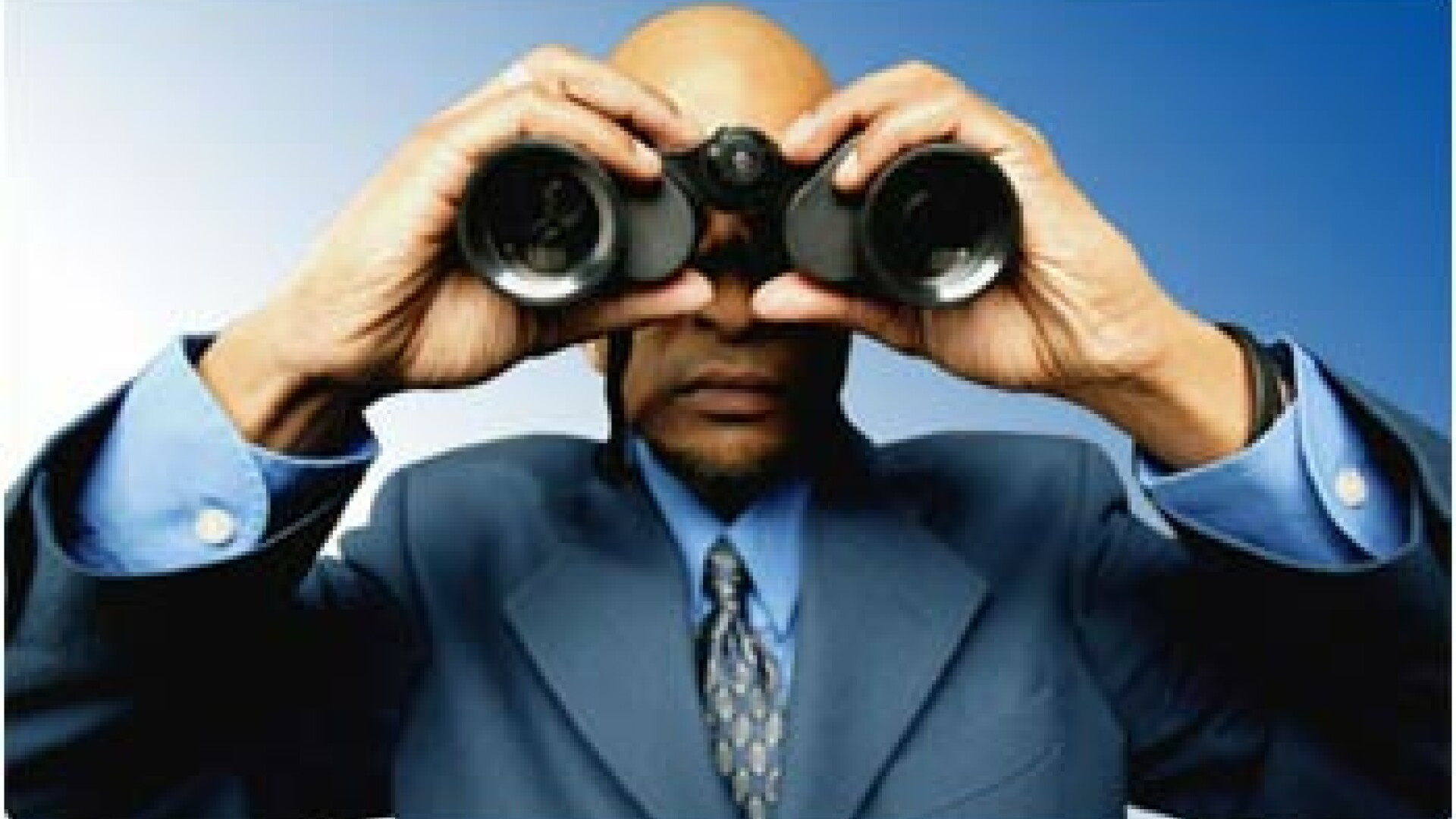 Sfarsitul intimitatii! Binoclul care identifica pana si particule de par!