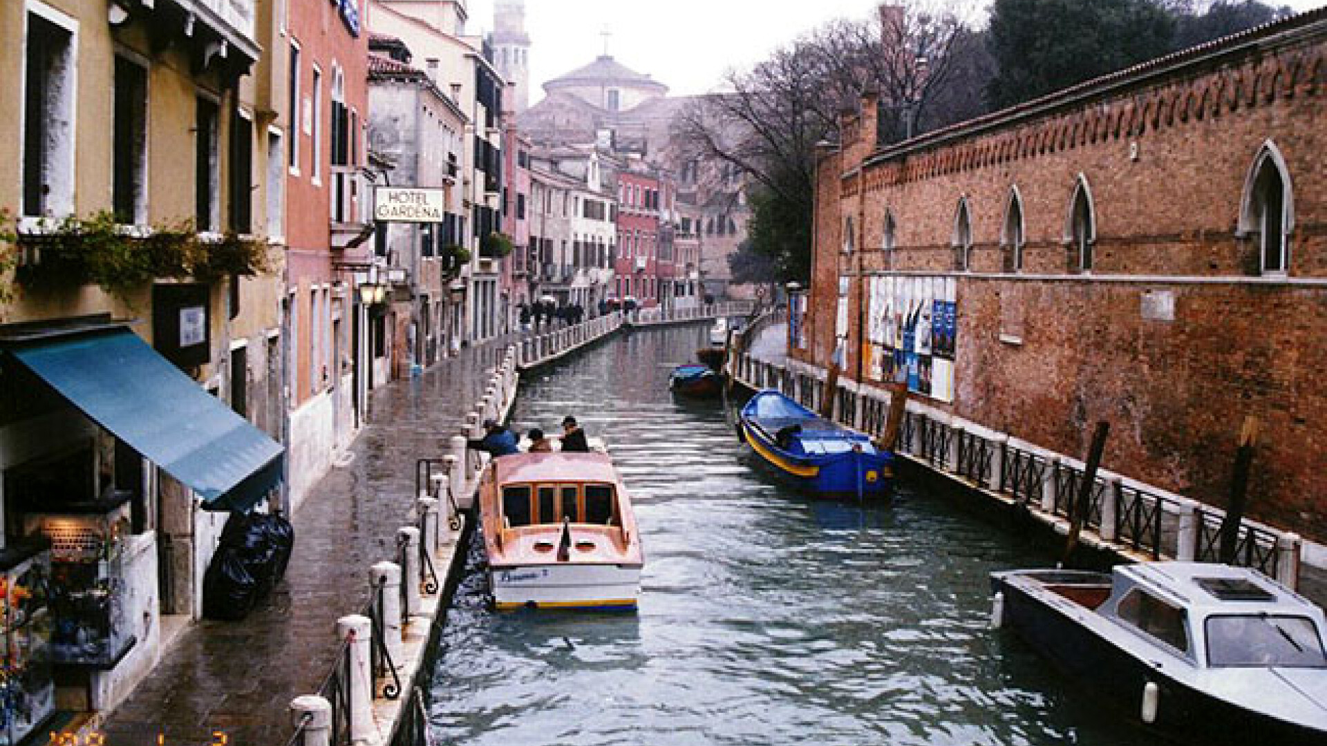 E criza? Gondolierii de pe canalele Venetiei inca au o afacere buna