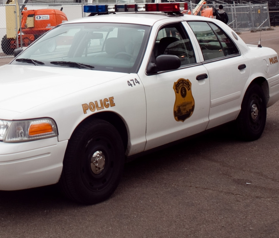 A vrut sa jefuiasca un magazin, dar a sfarsit dat afara in suturi!