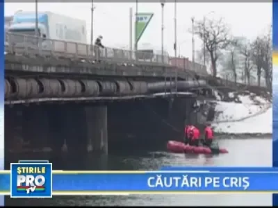 Sinucigas cautat de scafandri in apele Crisului Repede