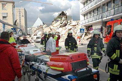 Cladire prabusita in Hong Kong. Trei morti si doua persoane disparute