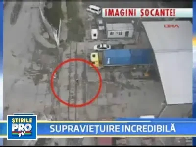 Miracol: a scapat cu viata dupa ce un camion s-a rostogolit peste el!