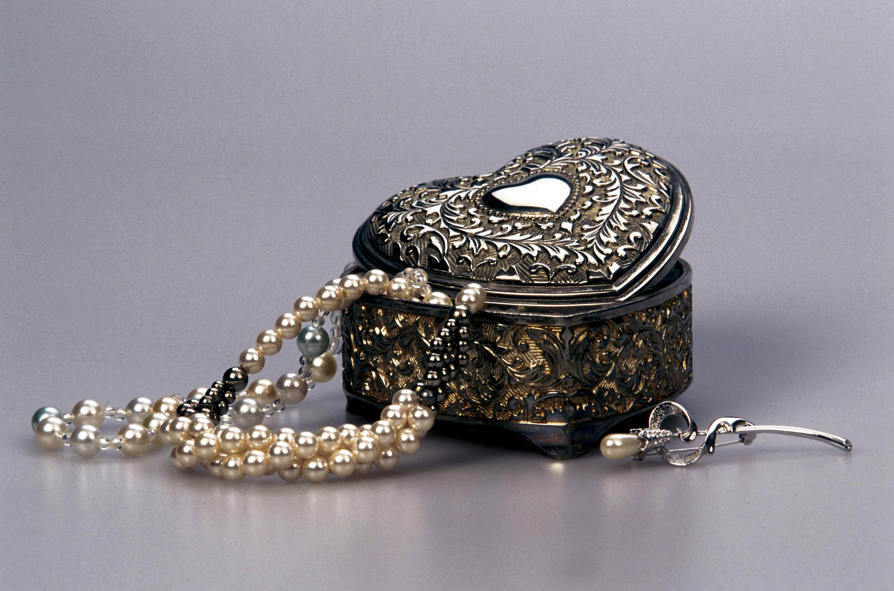 Fie criza cat de grea, perlele sunt la mare cautare pentru Ziua Femeii