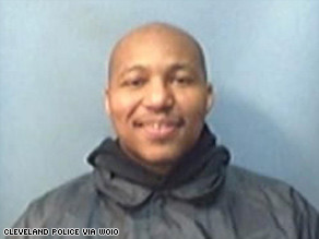 Si-a impuscat mortal sotia si cei patru copii