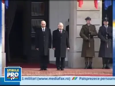 Traian Basescu supune dezbaterii: imprumut extern sau economisim?