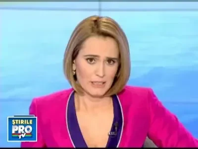 Autoturism in flacari in fata Casei Presei Libere!