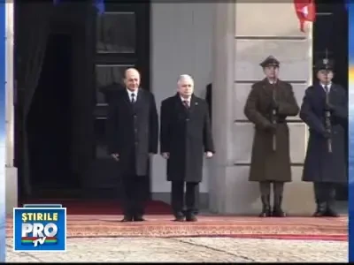 Traian Basescu supune dezbaterii: imprumut extern sau economisim?