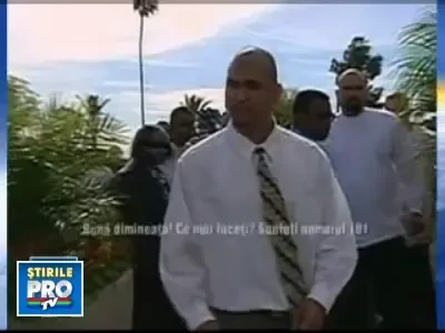 Mii de oameni stau la coada la targurile de joburi din SUA!