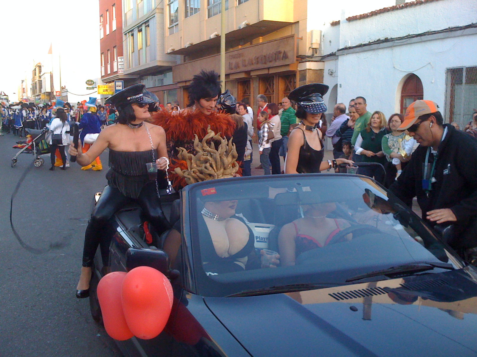 Carnavalul din Insulele Canare, loc de distractie si pentru romani!