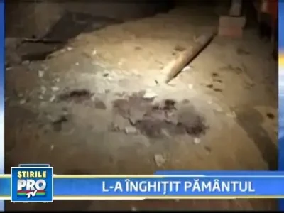A murit dupa ce zidul unei case s-a prabusit peste el!