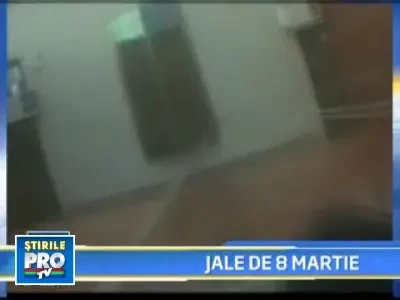 A vrut sa repare aparatul de aer conditionat, dar a cazut de la etajul 8!