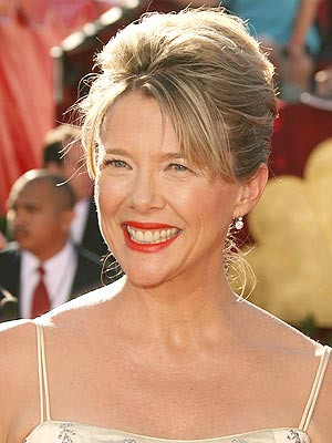 Annette Benning, in vizita in Iran!