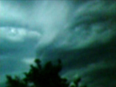 Aparitie stranie pe cer, in timpul furtunii! Tu ce crezi?