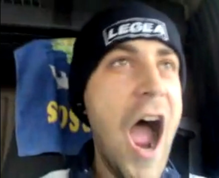 Dupa Tarzan la volan, avem si un sofer de TIR care se crede Pavarotti!