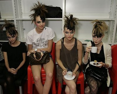 Doamnelor, pregatiti-va sa va invesmantati in matase si dantela!