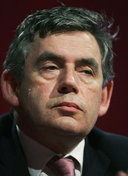 Englezii il iau la pumni pe Gordon Brown...intr-un joc online!