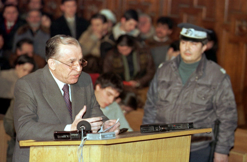 Iliescu, scos de sub urmarire in dosarul privind mineriada din 1990