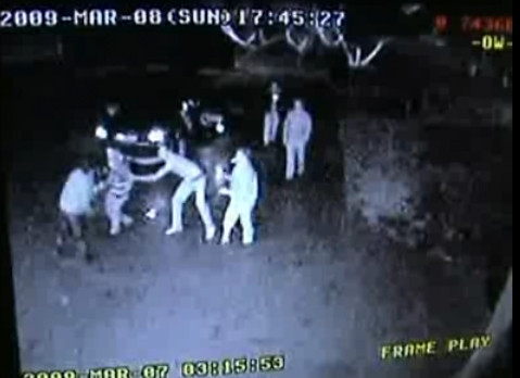 Vezi mai multe imagini cu bataia sangeroasa de la Adunatii Copaceni!