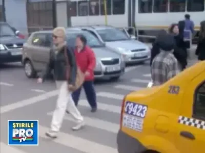 Momente de panica in Dristor! Un tramvai a luat foc in plin trafic