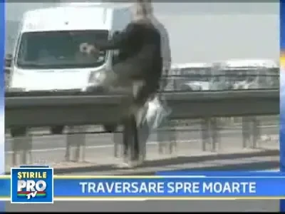 Nu traversati neregulamentar! Va puneti singuri viata in pericol
