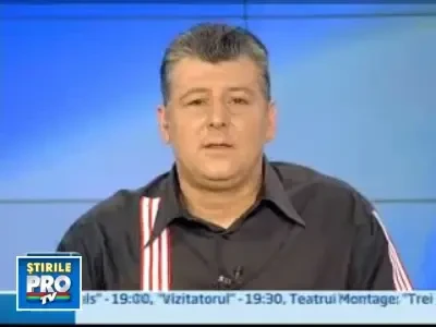 IMAGINI INCREDIBILE! Un om in lupta cu un rechin de patru metri!