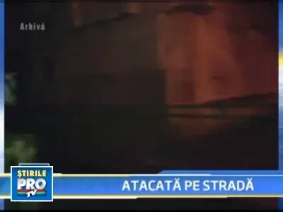 Talharita in mijlocul strazii imediat dupa ce a scos bani de la bancomat!