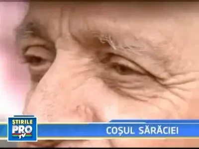 Impinsi de nevoi, pensionarii se inghesuie la mancare aproape stricata