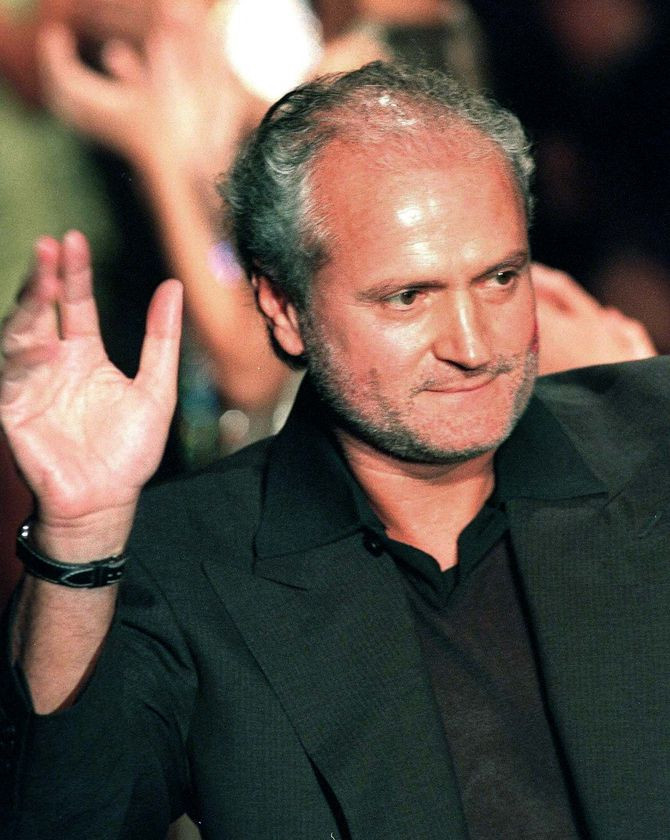 Creatorul de moda Gianni Versace a fost ucis de mafie din cauza datoriilor