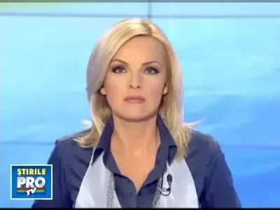 Intrecere sportiva cu invitati nepoftiti: doi rechini-ciocan!