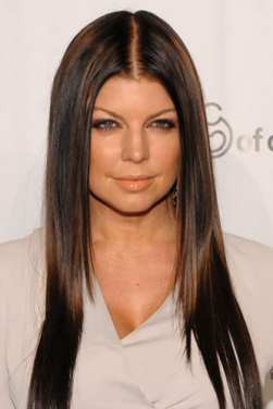 Fergie a renuntat la blond!