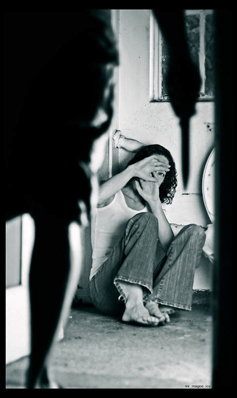 "Nu faceam zgomot, de rusinea vecinilor". In fiecare zi, 50 de femei sunt batute de parteneri