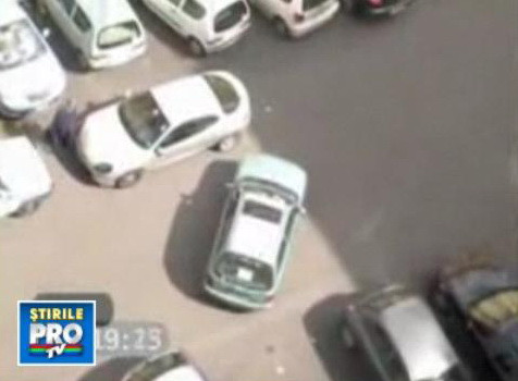 Cand cu fata, cand cu spatele! Si tot nu a reusit!